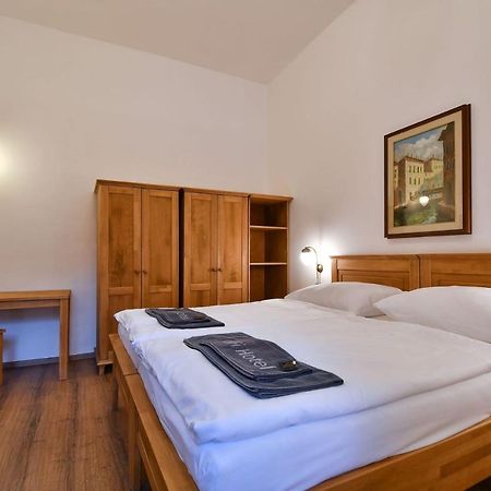 Zamek Racice Hotel ภายนอก รูปภาพ
