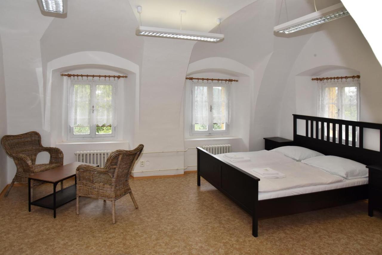 Zamek Racice Hotel ภายนอก รูปภาพ