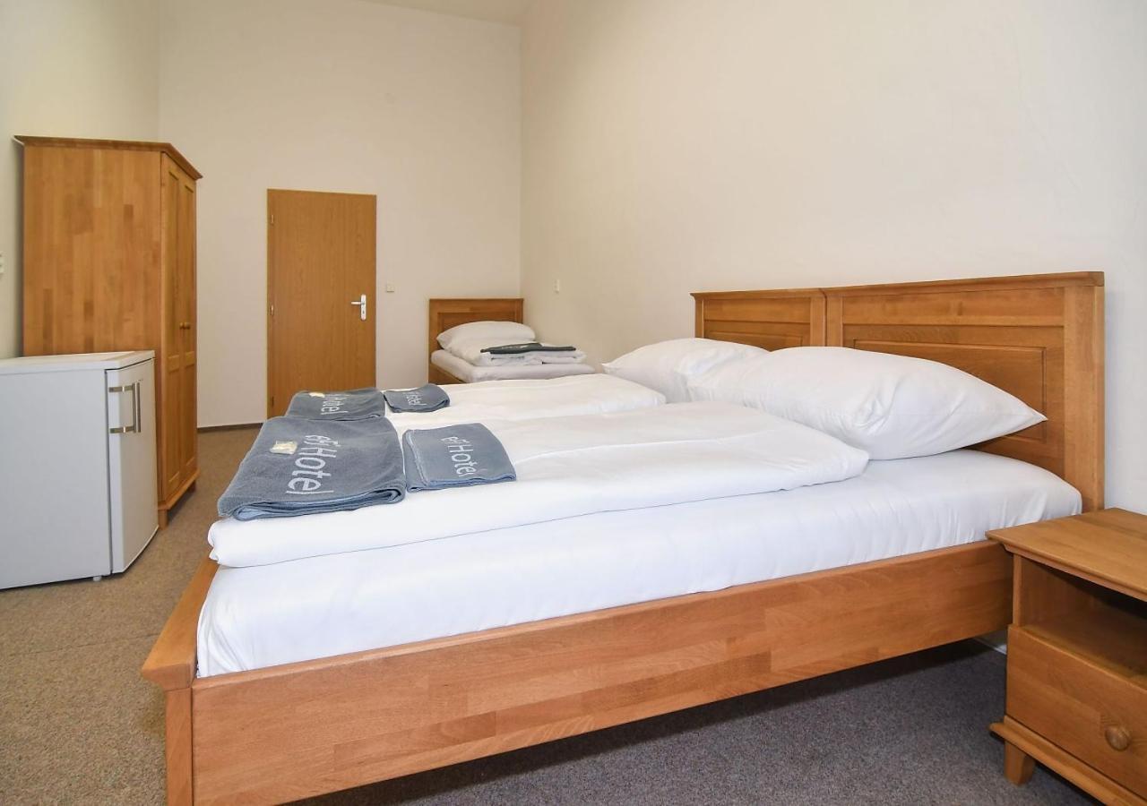 Zamek Racice Hotel ภายนอก รูปภาพ